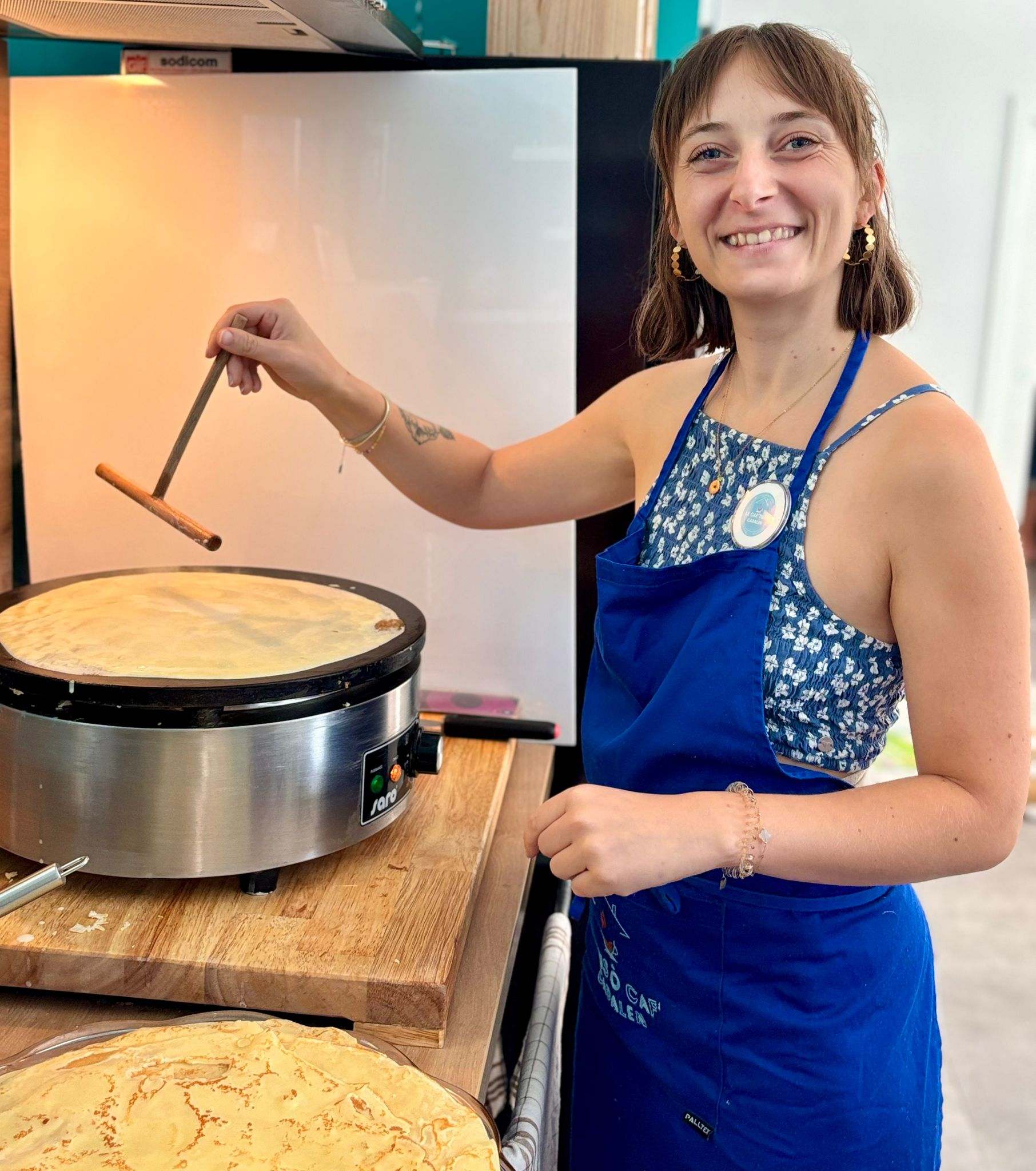 bénévole au crêpes